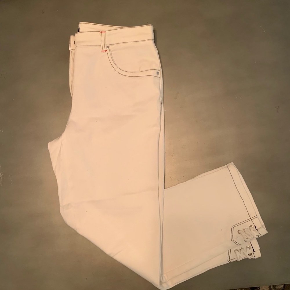 NWOT Jones New York White Jean w/Blue Stitching